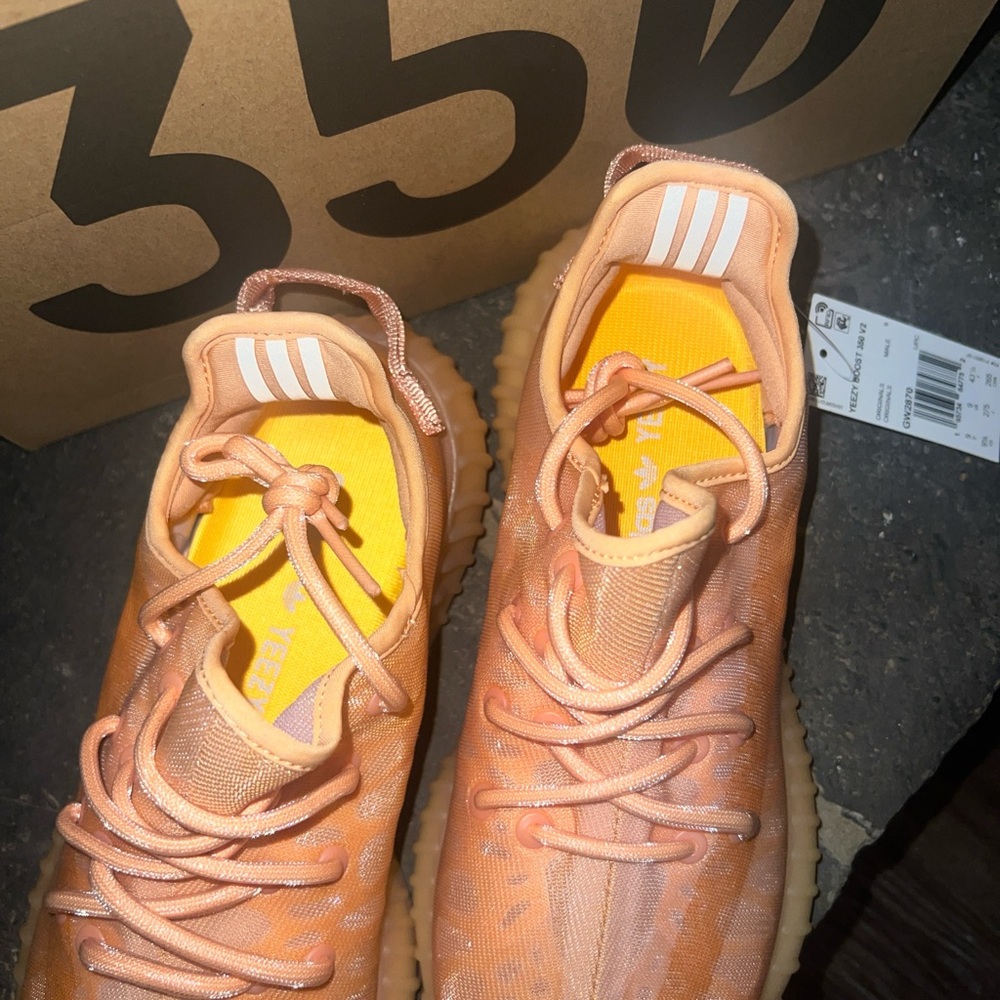 YEEZY - Picture 3 of 5